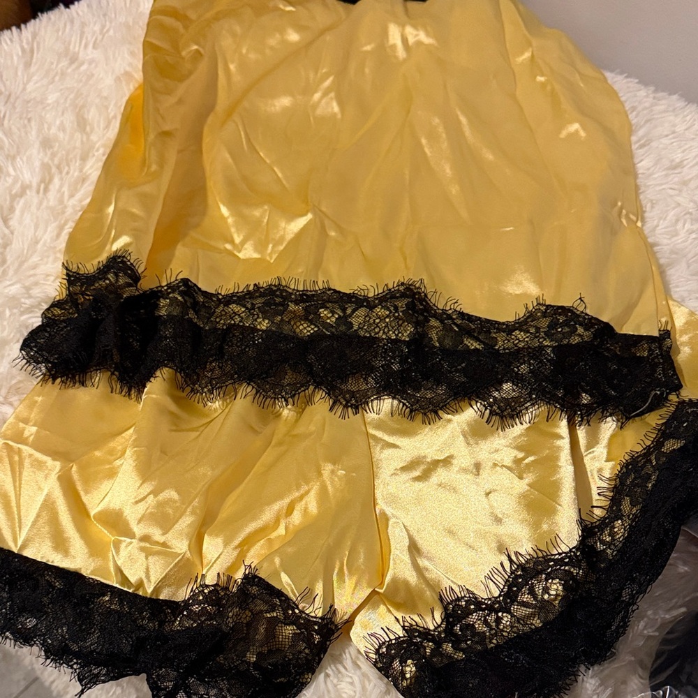 Elegant Gold and Black Lace Sleepwear Set